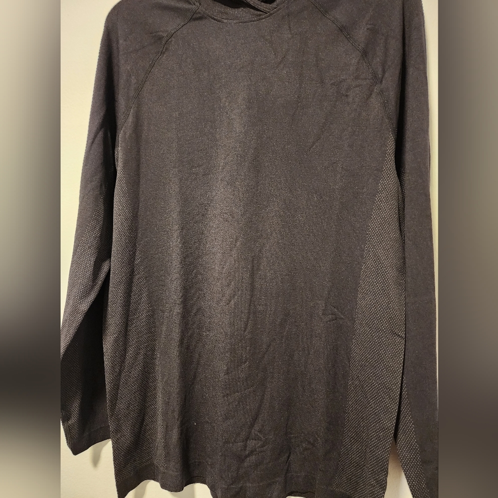 Black and Grey fabletic long sleeves hoodie.